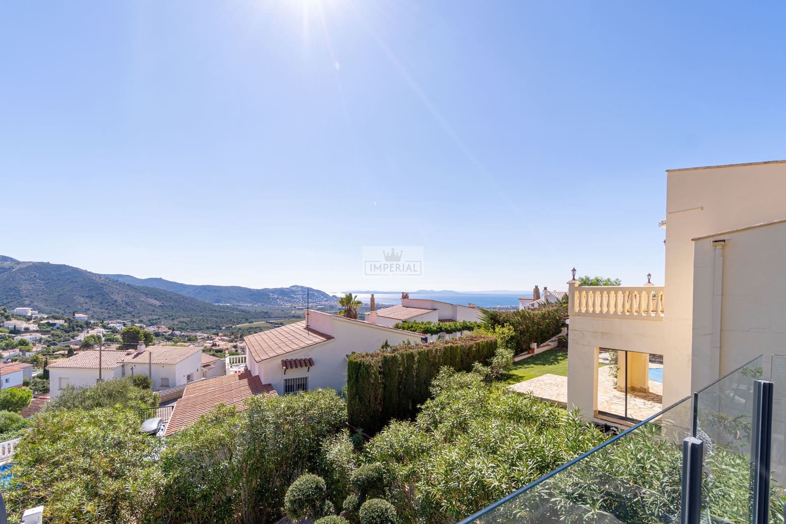 Casa de 3 habitaciones en Roses en venta con piscina garaje - 590.000 € (Ref: 9877457)
