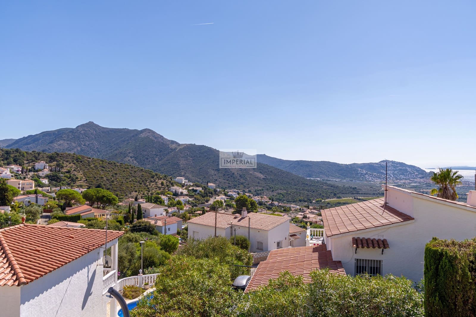 Casa de 3 habitaciones en Roses en venta con piscina garaje - 590.000 € (Ref: 9877457)