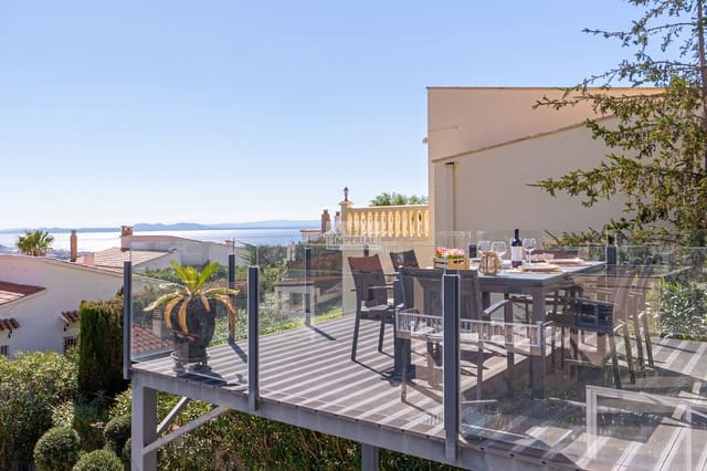 Casa de 3 habitaciones en Roses en venta con piscina garaje - 590.000 € (Ref: 9877457)