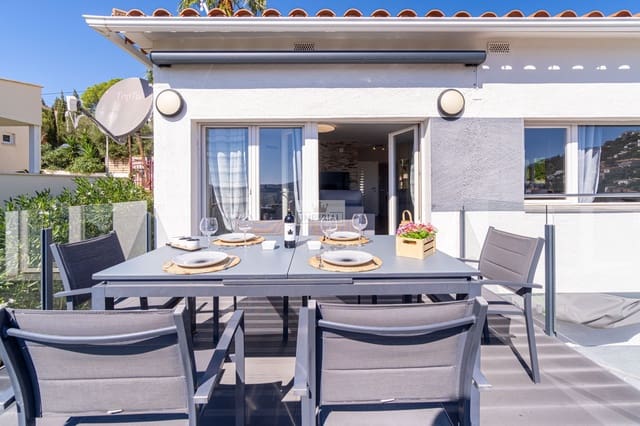 Casa de 3 habitaciones en Roses en venta con piscina garaje - 590.000 € (Ref: 9877457)