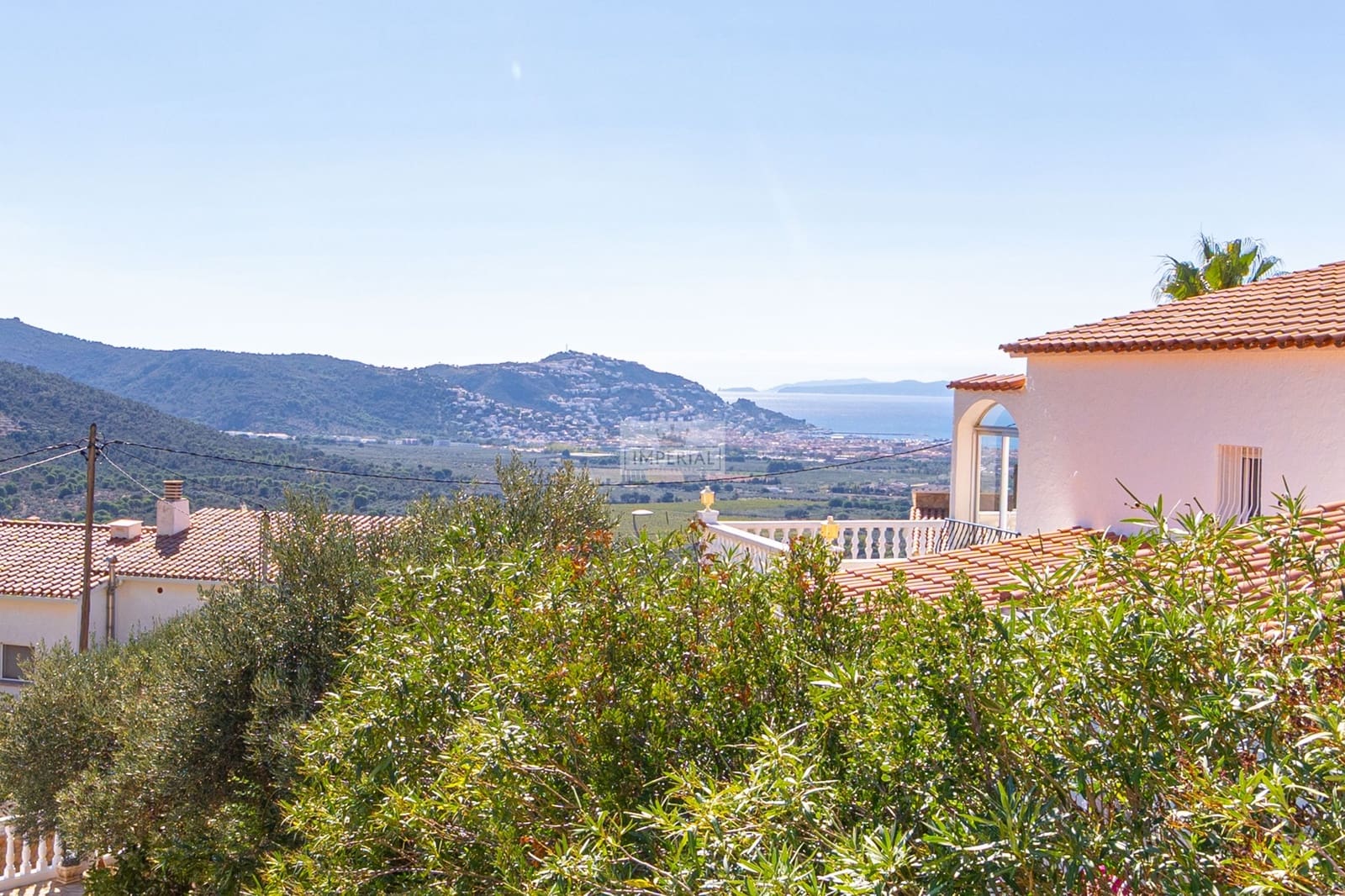 Casa de 3 habitaciones en Roses en venta con piscina garaje - 590.000 € (Ref: 9877457)