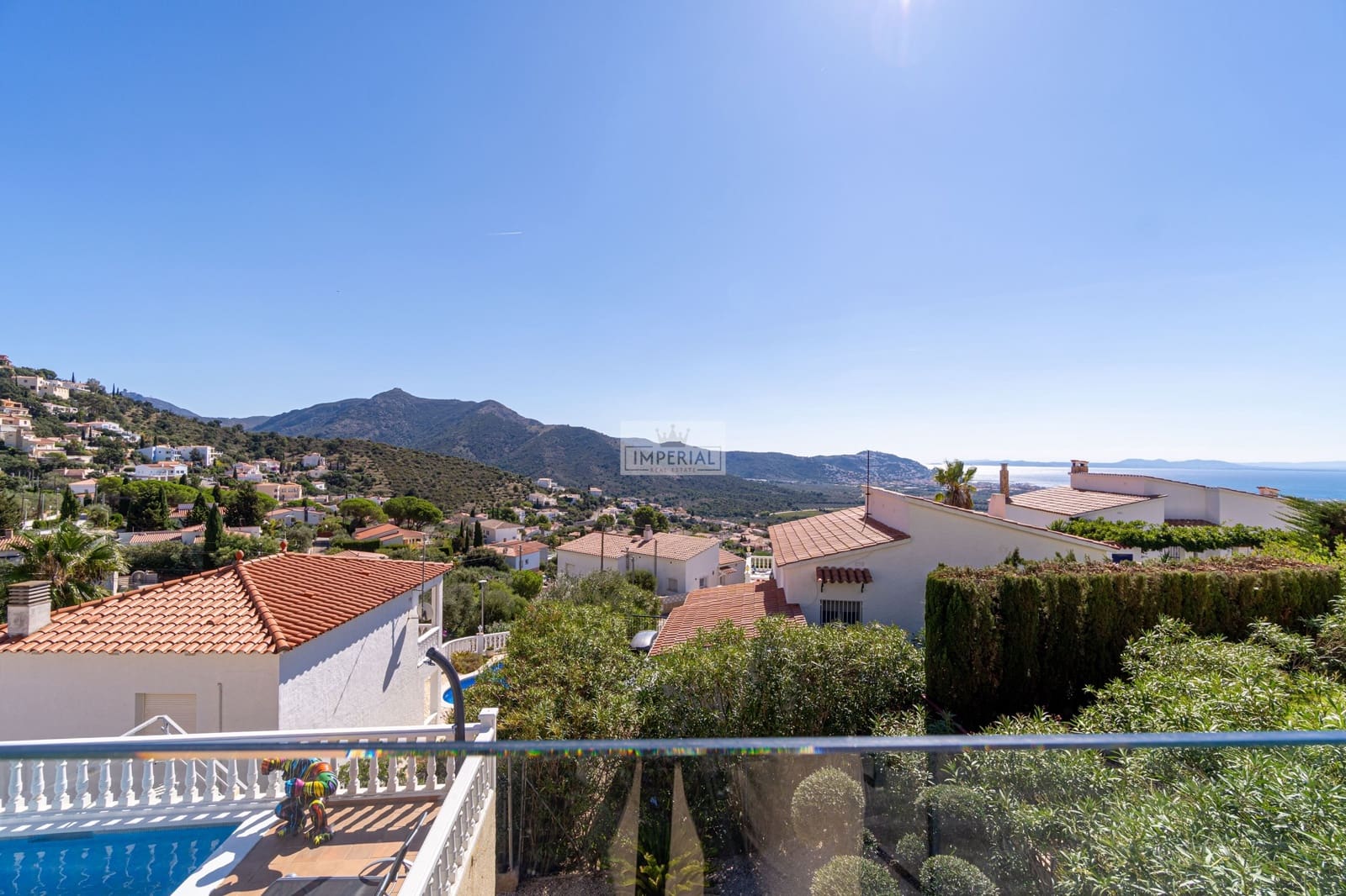 Casa de 3 habitaciones en Roses en venta con piscina garaje - 590.000 € (Ref: 9877457)