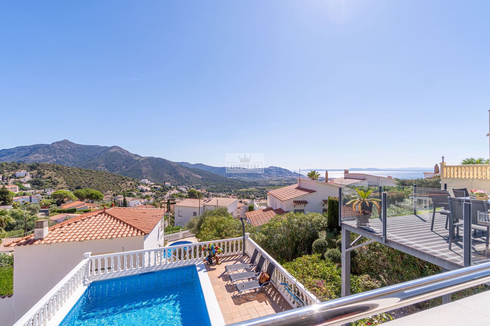 Casa de 3 habitaciones en Roses en venta con piscina garaje - 590.000 € (Ref: 9877457)