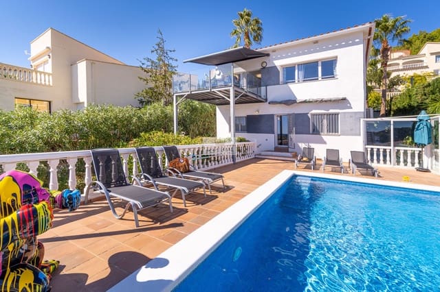 Casa de 3 habitaciones en Roses en venta con piscina garaje - 590.000 € (Ref: 9877457)