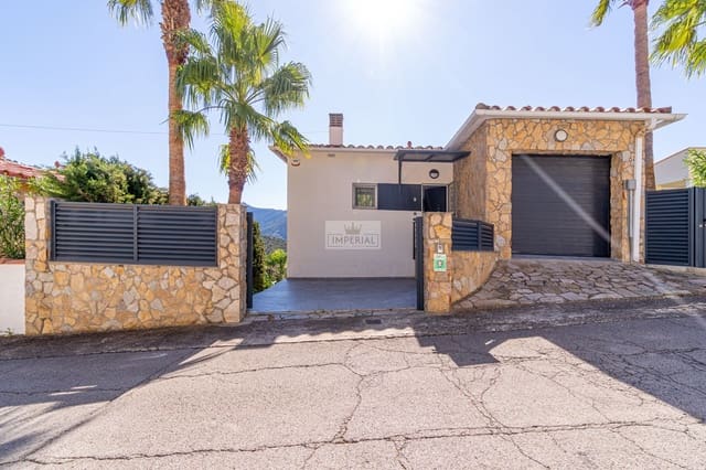 Casa de 3 habitaciones en Roses en venta con piscina garaje - 590.000 € (Ref: 9877457)