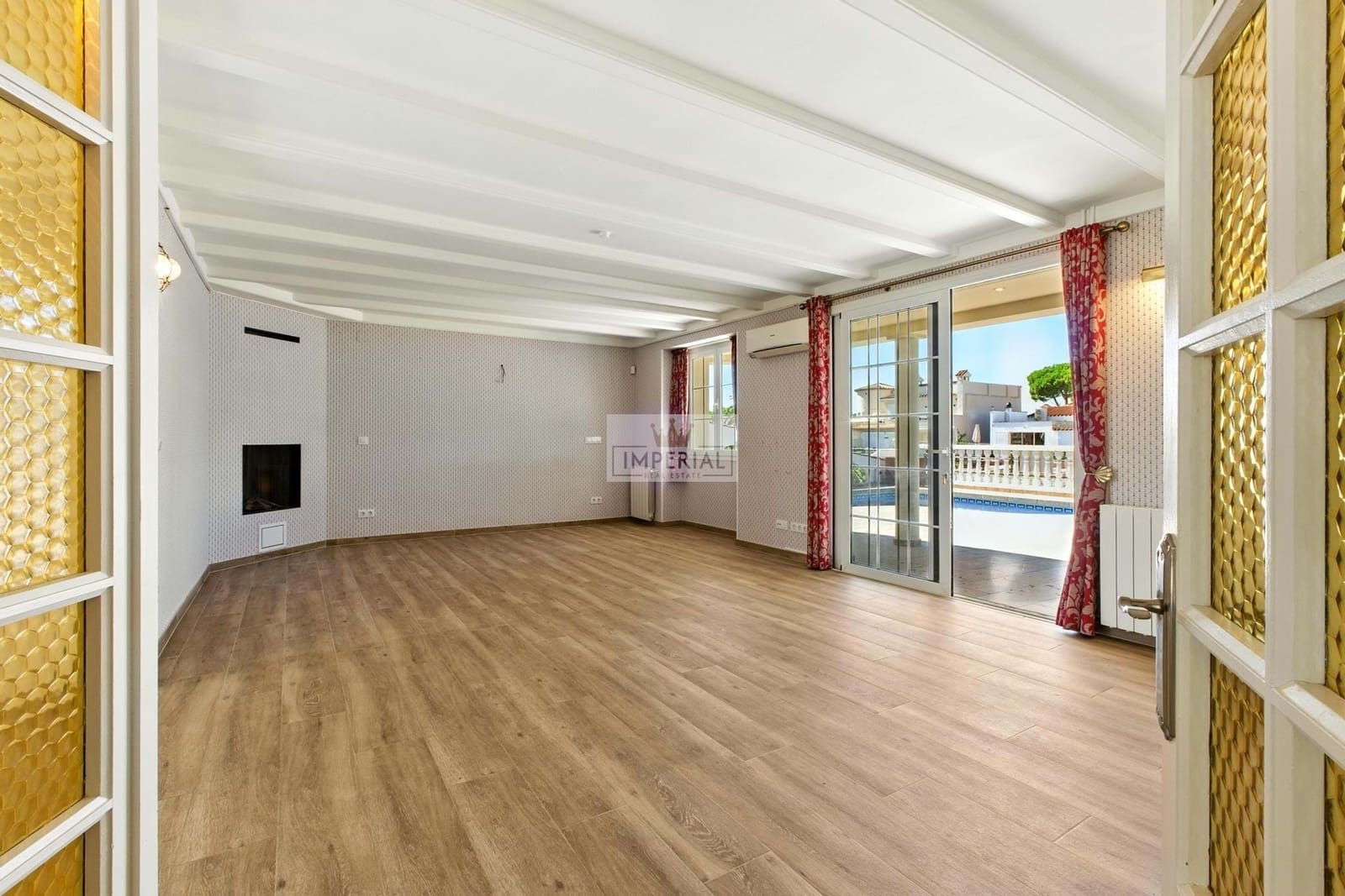 4 bedroom Townhouse for sale in Empuriabrava with pool garage - € 995,000 (Ref: 9877458)