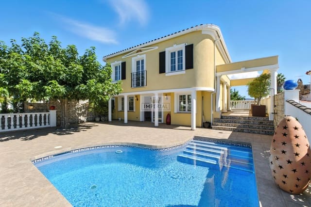 4 soveværelse Byhus til salg i Empuriabrava, Castelló d'Empúries med swimmingpool garage - € 995.000 (Ref: 9877458)