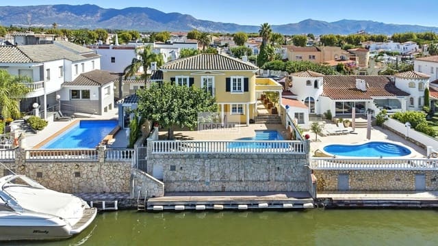 4 soveværelse Byhus til salg i Empuriabrava, Castelló d'Empúries med swimmingpool garage - € 995.000 (Ref: 9877458)