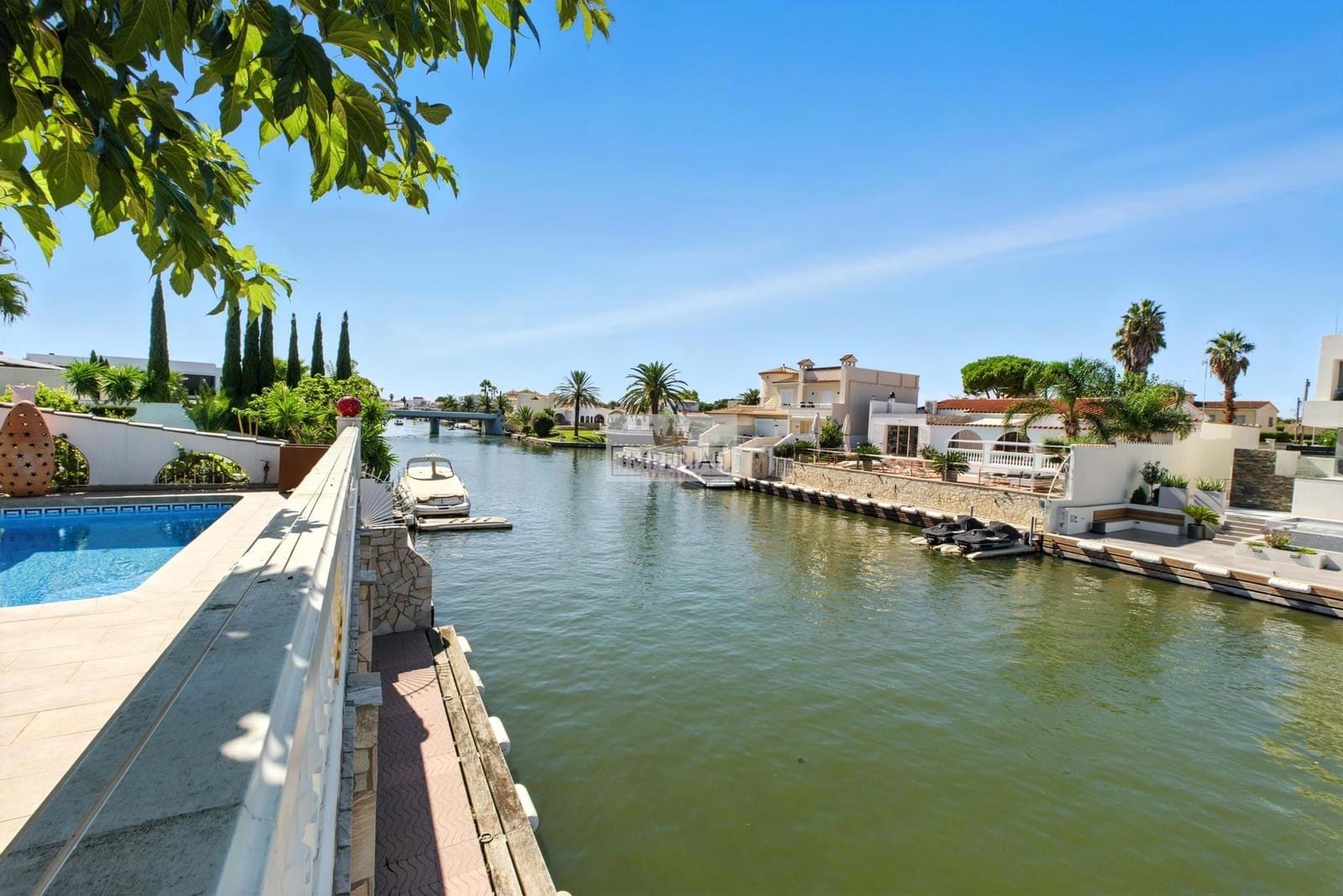4 bedroom Townhouse for sale in Empuriabrava with pool garage - € 995,000 (Ref: 9877458)