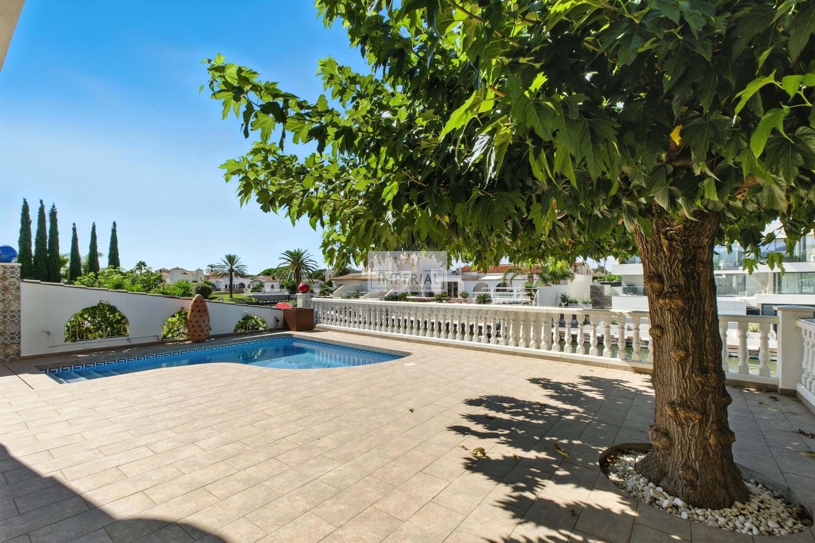 4 bedroom Townhouse for sale in Empuriabrava with pool garage - € 995,000 (Ref: 9877458)