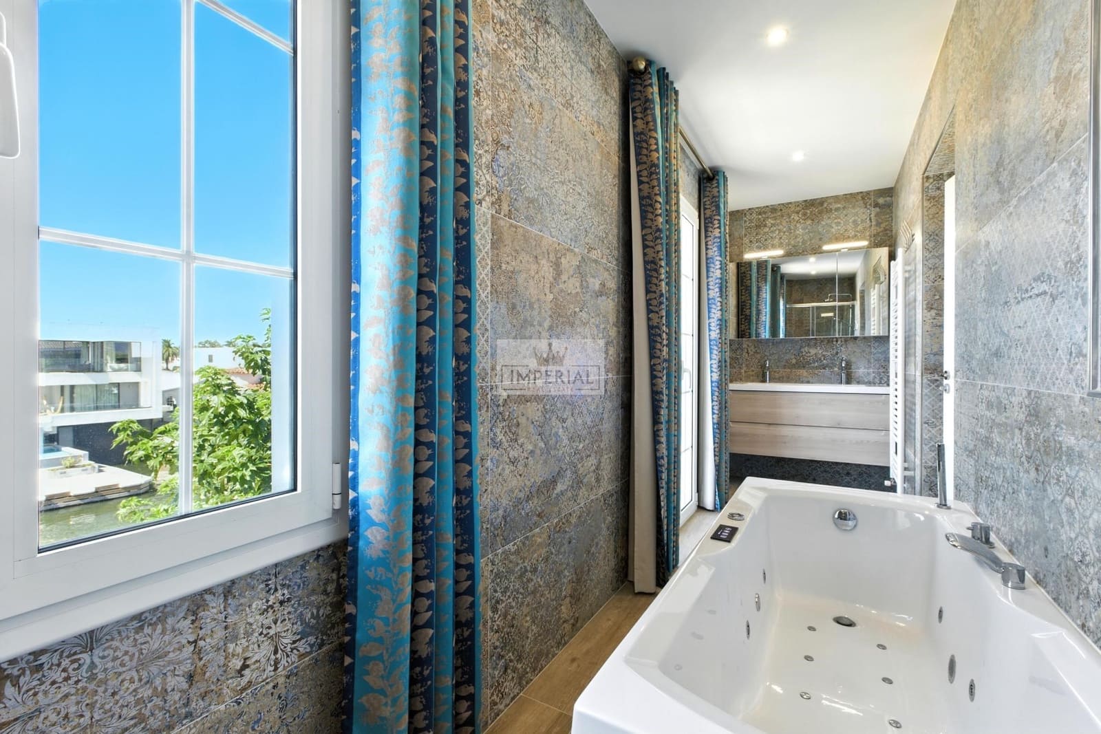 4 bedroom Townhouse for sale in Empuriabrava with pool garage - € 995,000 (Ref: 9877458)