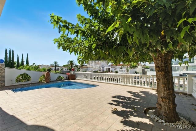 4 soveværelse Byhus til salg i Empuriabrava, Castelló d'Empúries med swimmingpool garage - € 995.000 (Ref: 9877458)