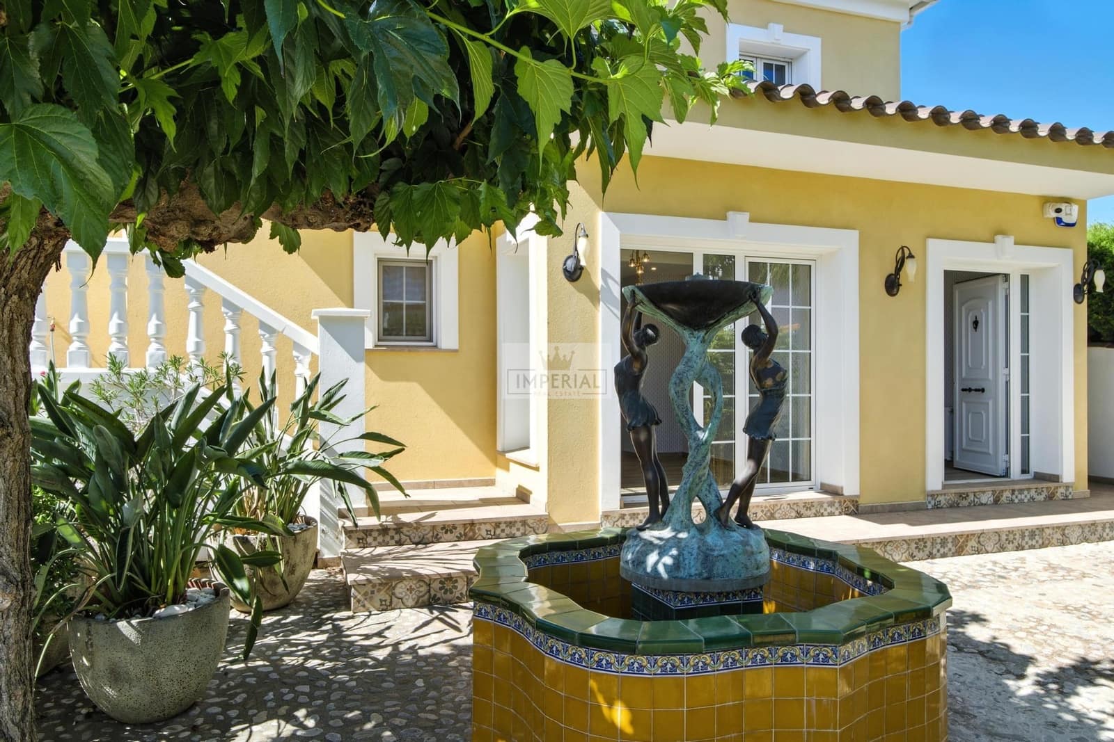 4 bedroom Townhouse for sale in Empuriabrava with pool garage - € 995,000 (Ref: 9877458)