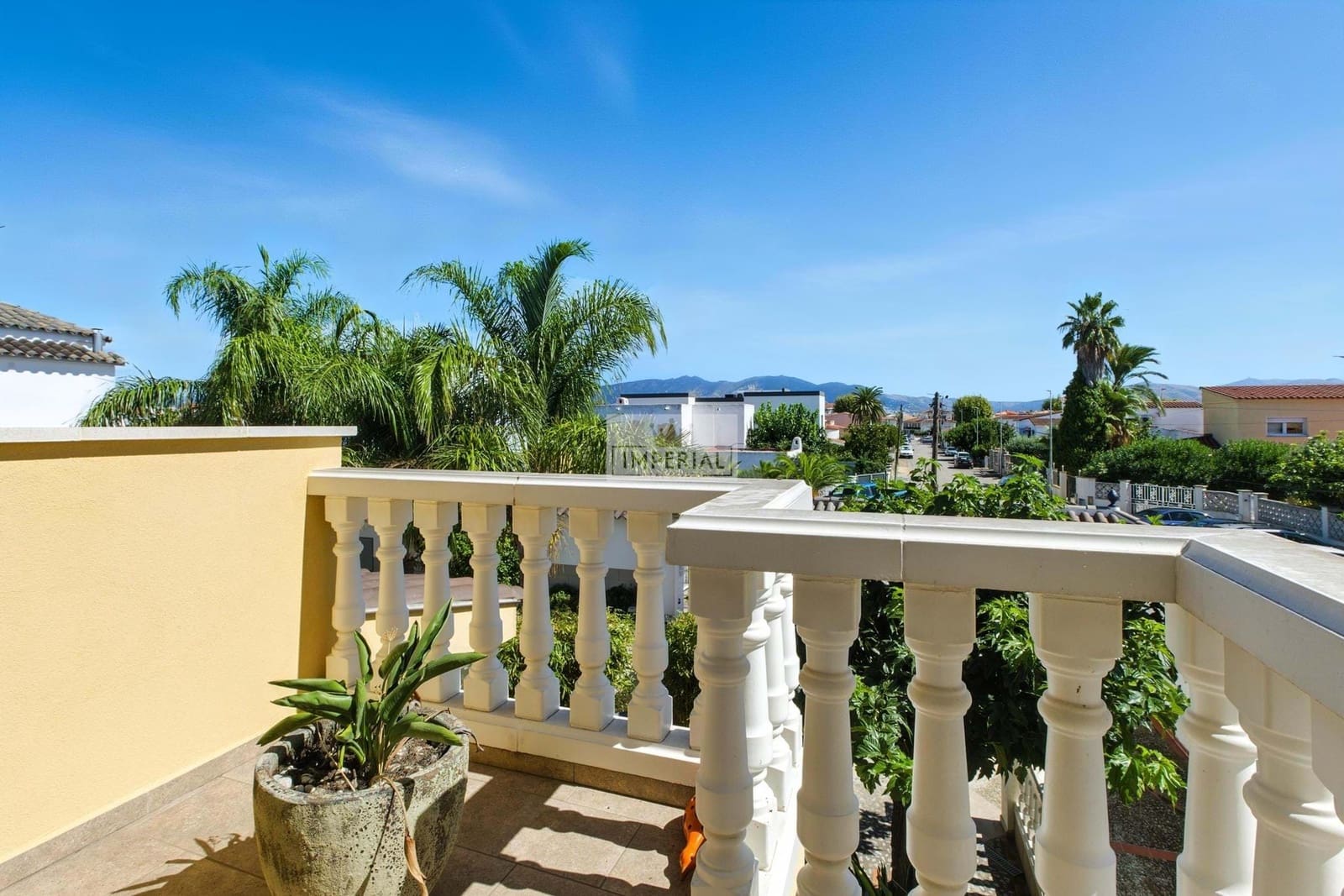 4 bedroom Townhouse for sale in Empuriabrava with pool garage - € 995,000 (Ref: 9877458)