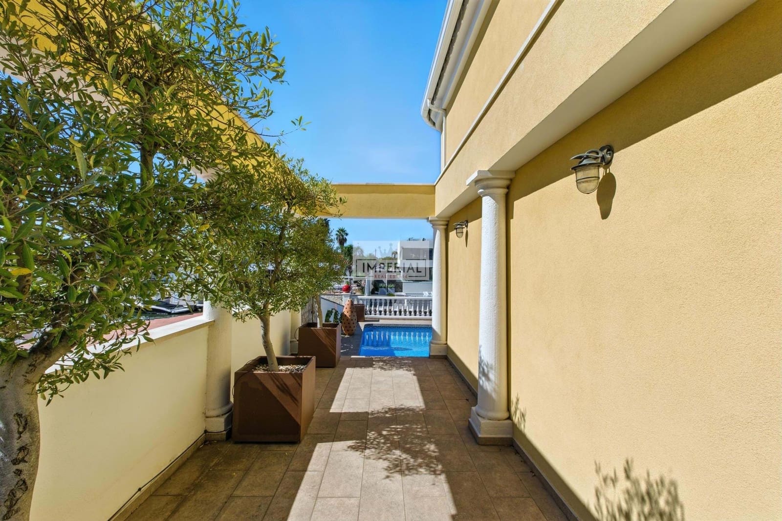 4 bedroom Townhouse for sale in Empuriabrava with pool garage - € 995,000 (Ref: 9877458)