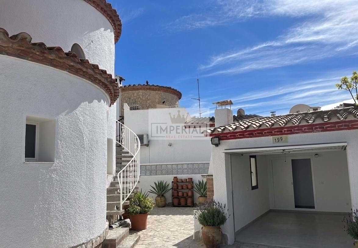 3 soverom Hus til salgs i Empuriabrava med svømmebasseng garasje - € 630 000 (Ref: 9877461)