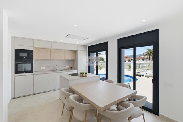 3 soverom Hus til salgs i Empuriabrava, Castelló d'Empúries med svømmebasseng garasje - € 630 000 (Ref: 9877461)