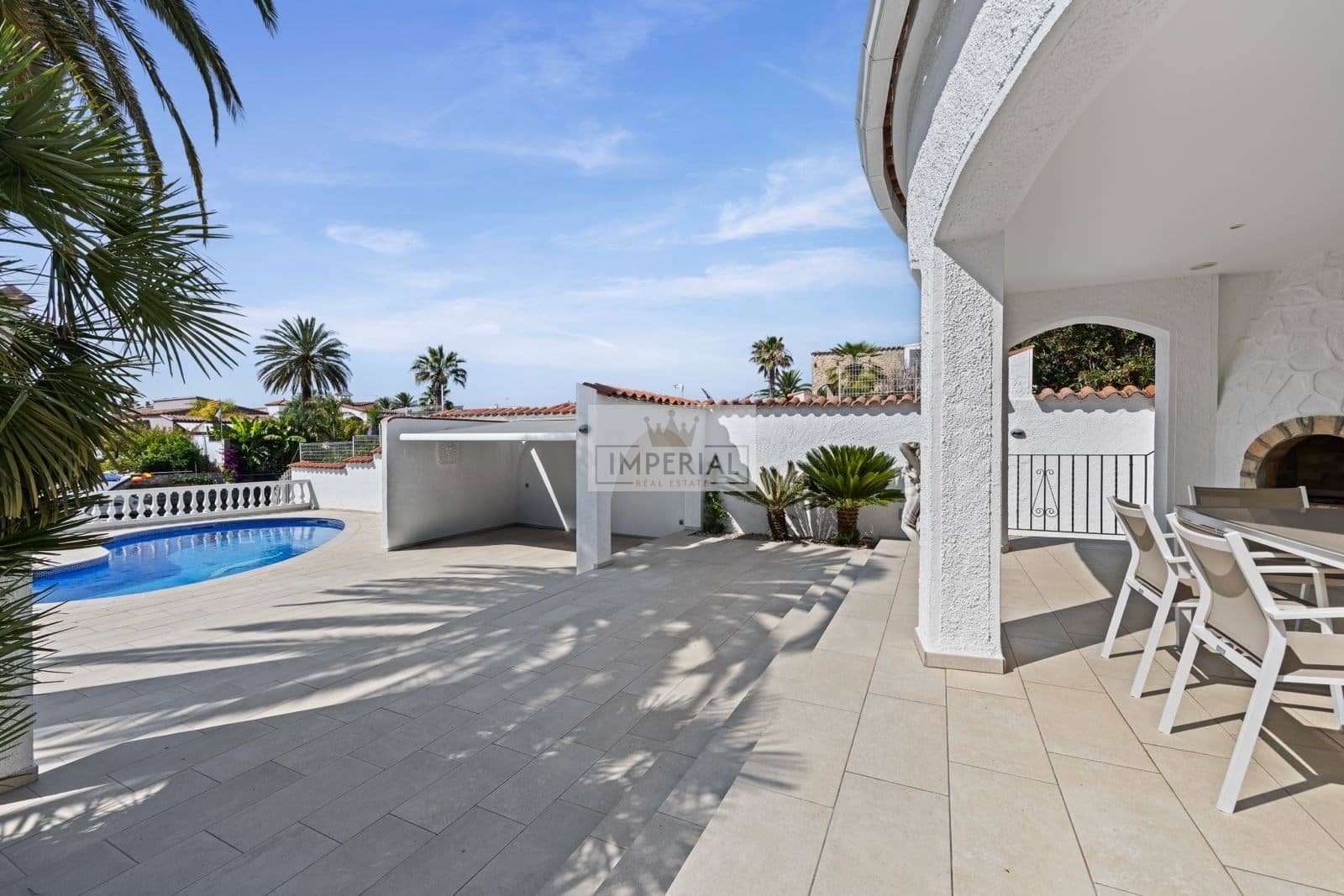 3 bedroom Townhouse for sale in Empuriabrava with pool garage - € 895,000 (Ref: 9877462)