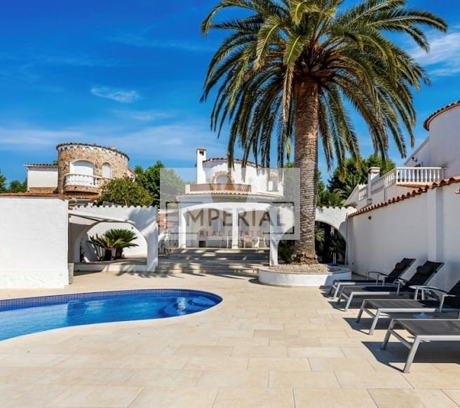 3 bedroom Townhouse for sale in Empuriabrava with pool garage - € 895,000 (Ref: 9877462)