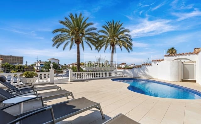 Casa de 3 habitaciones en Empuriabrava, Castelló d'Empúries en venta con piscina garaje - 895.000 € (Ref: 9877462)