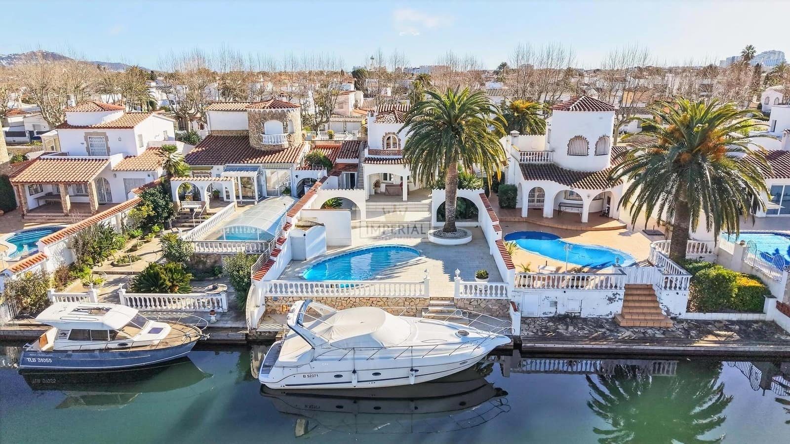 3 bedroom Townhouse for sale in Empuriabrava with pool garage - € 895,000 (Ref: 9877462)