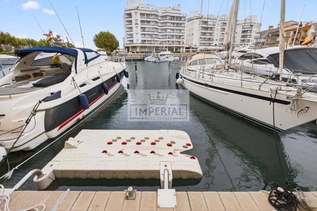 1 soverom Leilighet til salgs i Empuriabrava med garasje - € 535 000 (Ref: 9877463)