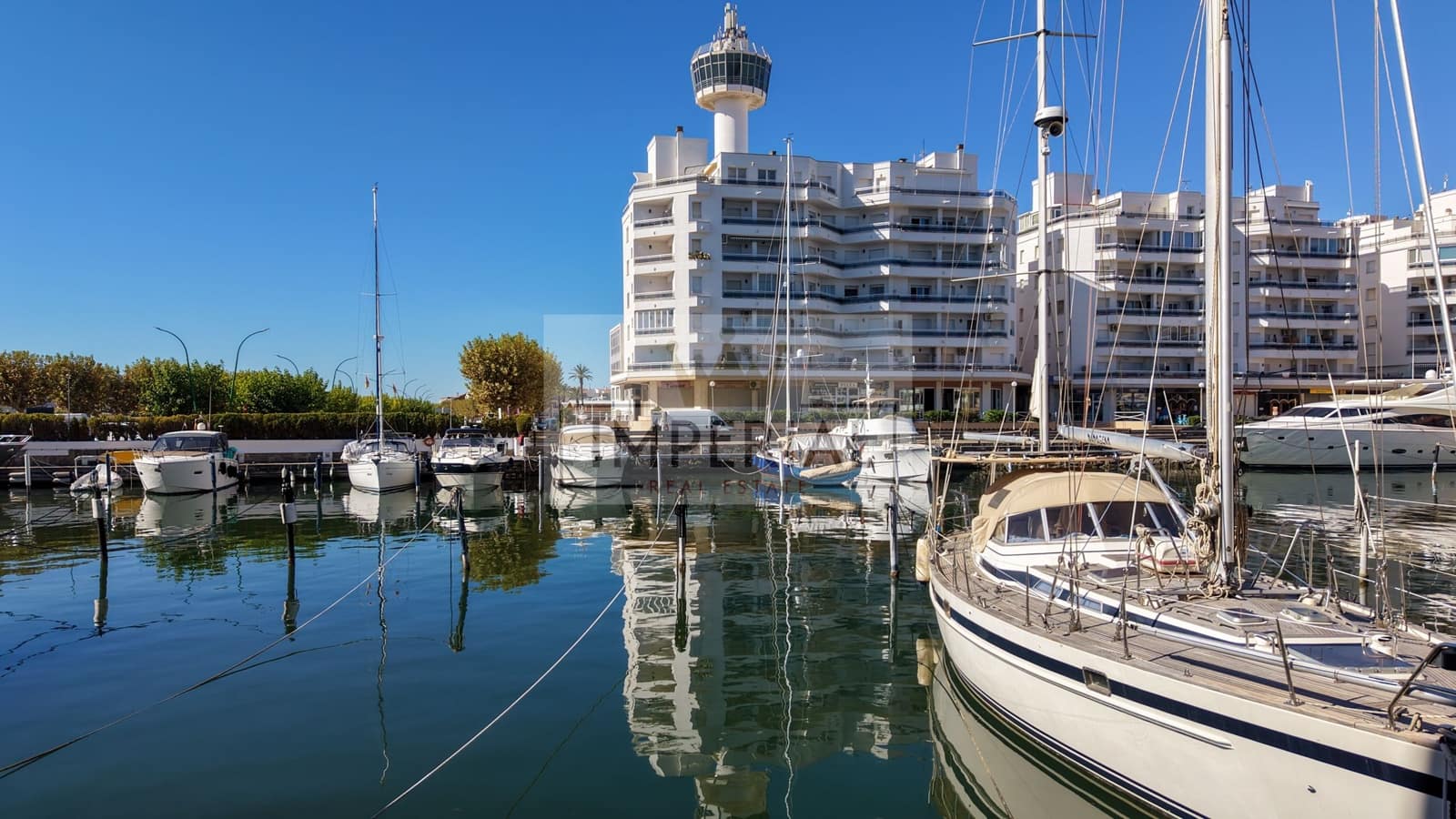 Apartamento de 1 habitación en Empuriabrava en venta con garaje - 535.000 € (Ref: 9877463)