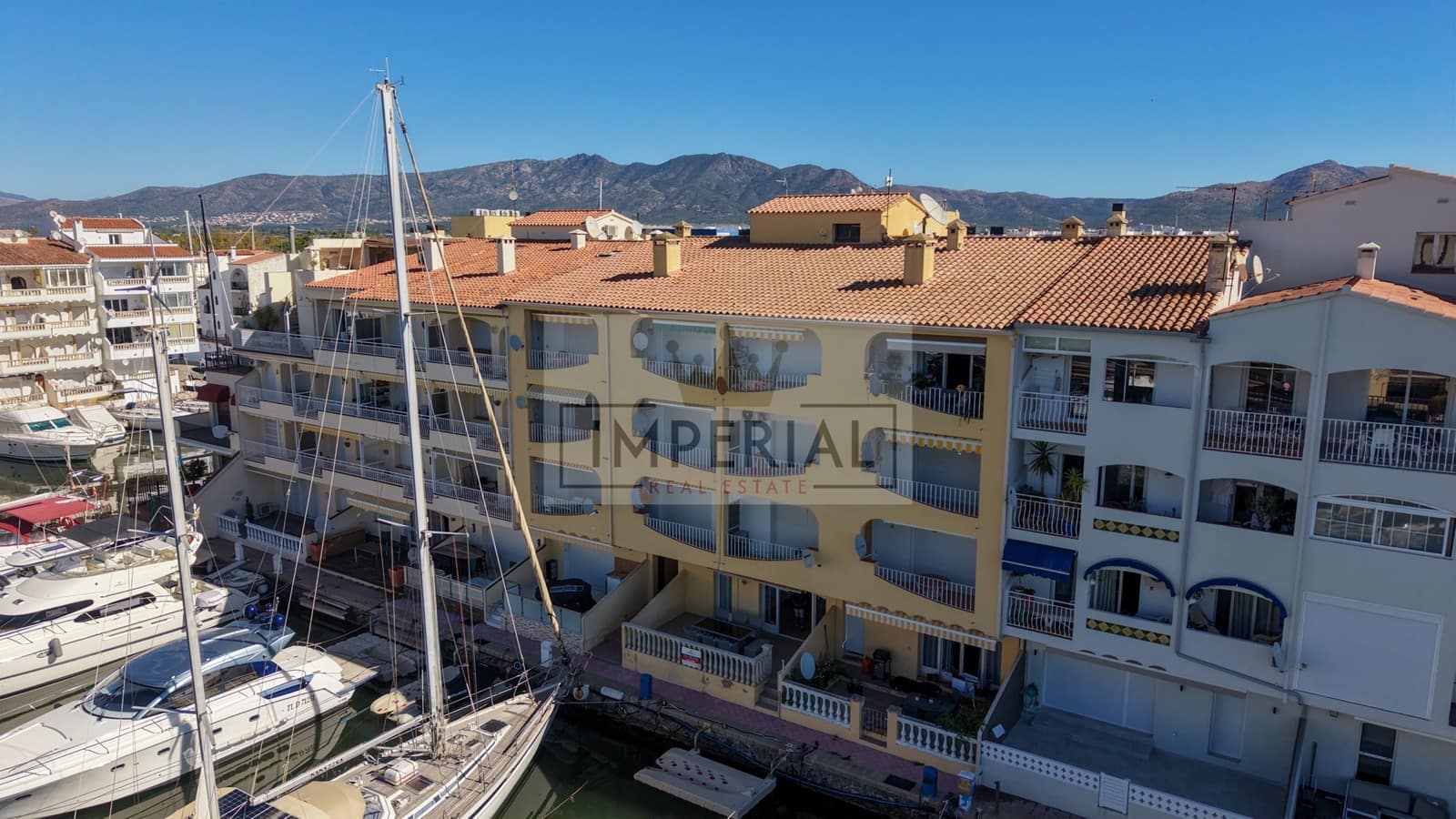 Apartamento de 1 habitación en Empuriabrava en venta con garaje - 535.000 € (Ref: 9877463)