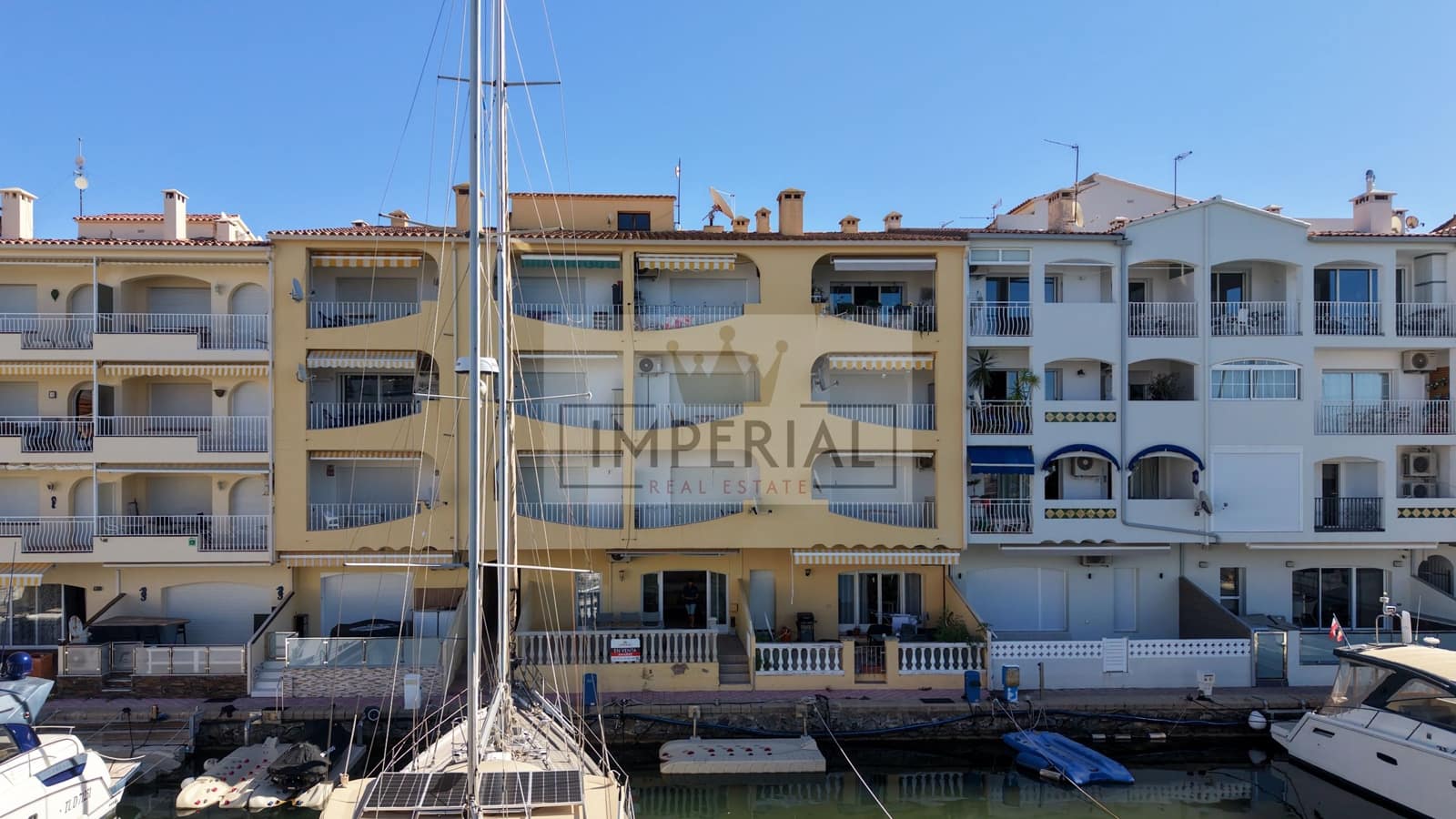 Apartamento de 1 habitación en Empuriabrava en venta con garaje - 535.000 € (Ref: 9877463)