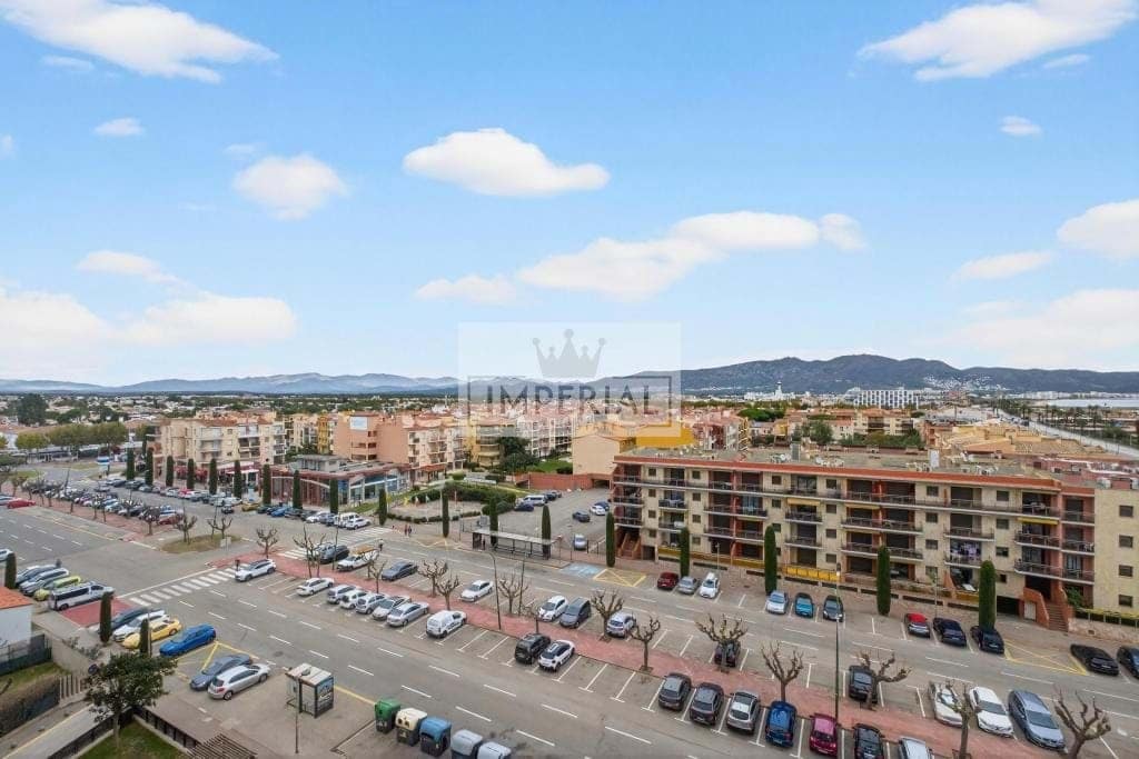 1 bedroom Apartment for sale in Empuriabrava with pool - € 199,000 (Ref: 9877465)