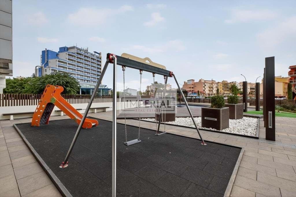 1 bedroom Apartment for sale in Empuriabrava with pool - € 199,000 (Ref: 9877465)