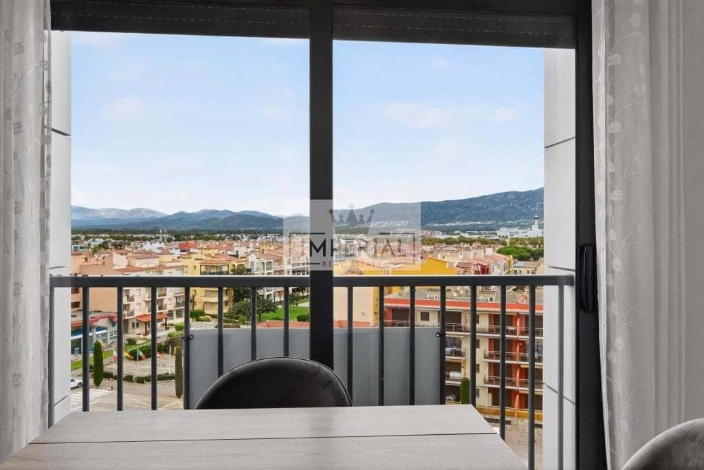 1 bedroom Apartment for sale in Empuriabrava with pool - € 199,000 (Ref: 9877465)