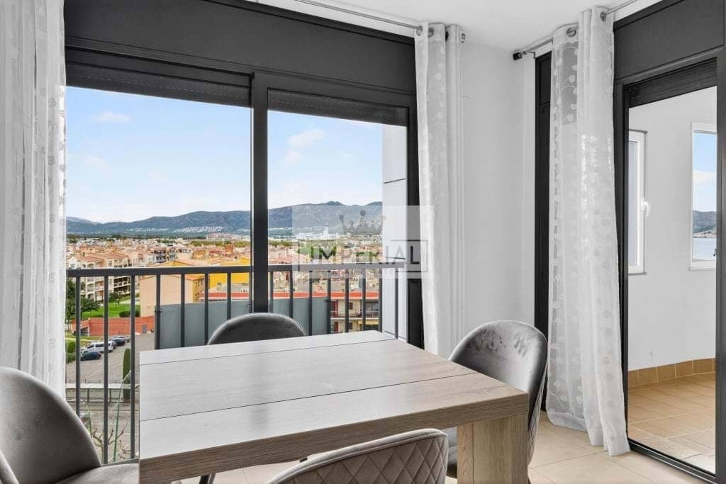 1 bedroom Apartment for sale in Empuriabrava with pool - € 199,000 (Ref: 9877465)