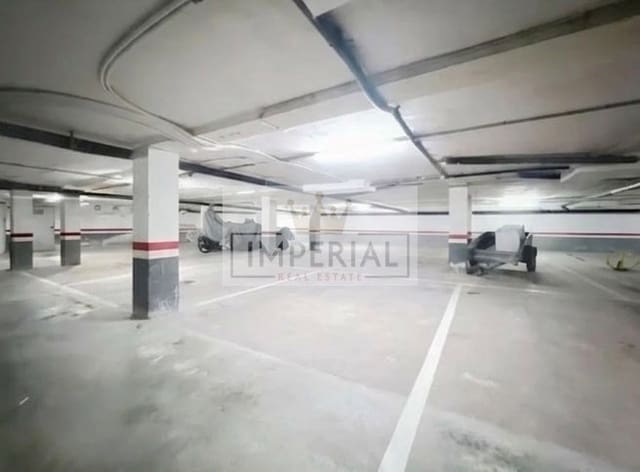 Apartamento en Empuriabrava, Castelló d'Empúries en venta con garaje - 125.000 € (Ref: 9877466)