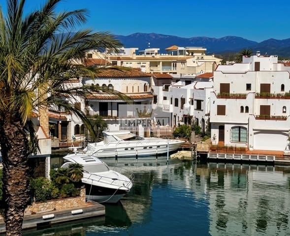 Apartamento en Empuriabrava, Castelló d'Empúries en venta con garaje - 125.000 € (Ref: 9877466)