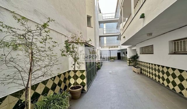 Apartamento en Empuriabrava, Castelló d'Empúries en venta con garaje - 125.000 € (Ref: 9877466)