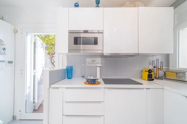 Apartamento de 2 habitaciones en Roses en venta con garaje - 369.000 € (Ref: 9877467)