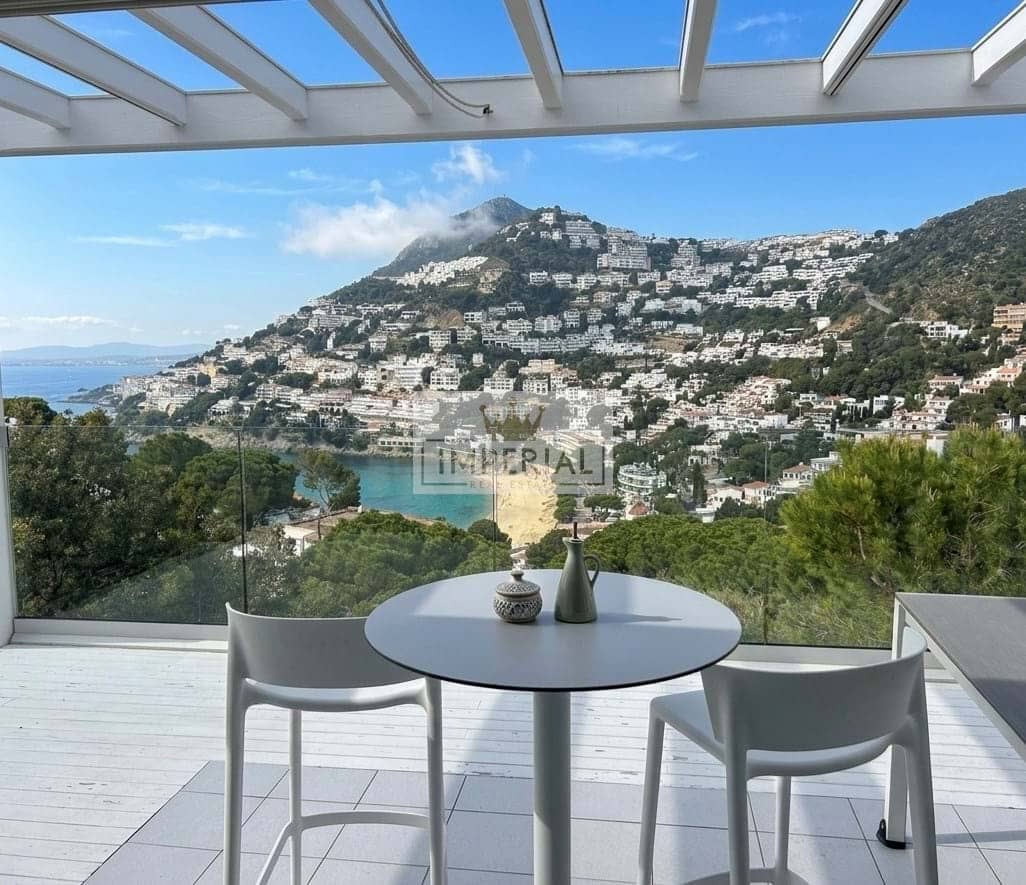 2 bedroom Apartment for sale in Roses with garage - € 369,000 (Ref: 9877467)
