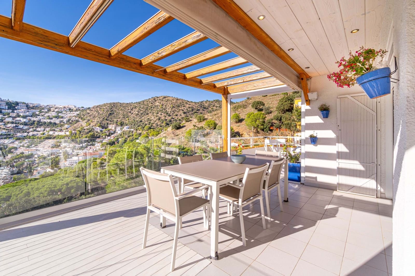 2 bedroom Apartment for sale in Roses with garage - € 369,000 (Ref: 9877467)