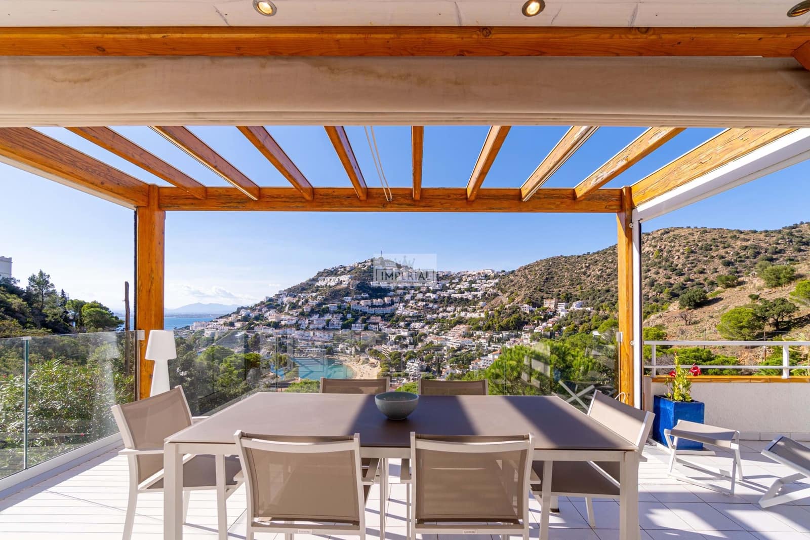 2 bedroom Apartment for sale in Roses with garage - € 369,000 (Ref: 9877467)