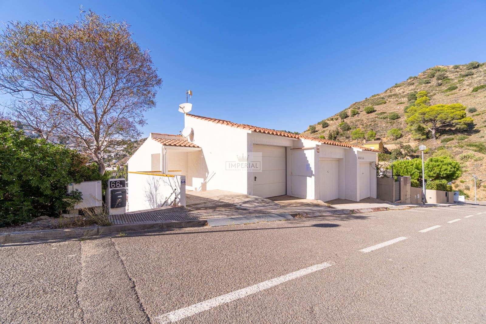 2 bedroom Apartment for sale in Roses with garage - € 369,000 (Ref: 9877467)