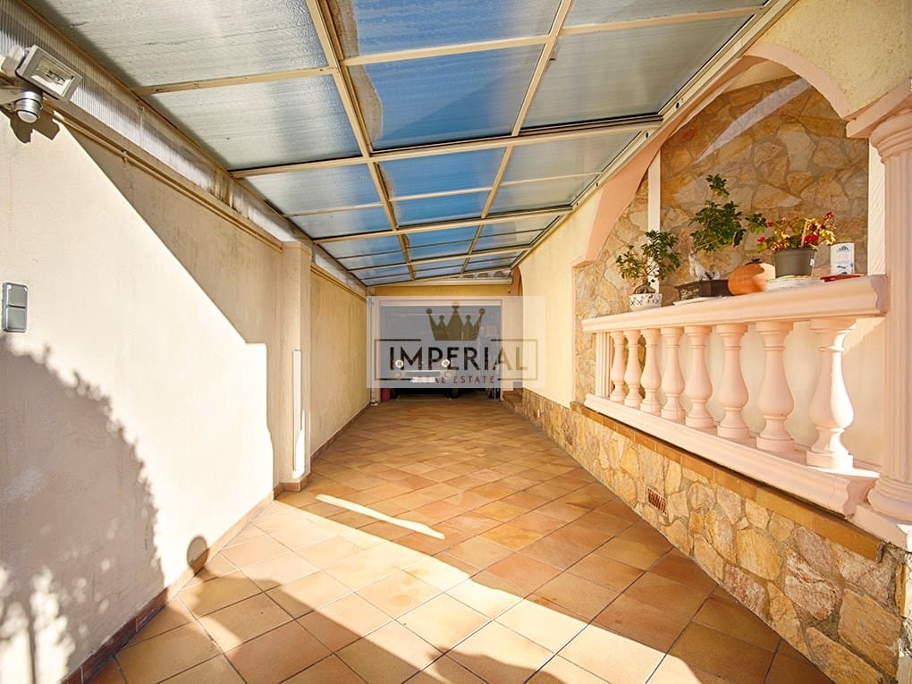4 slaapkamer Huis te koop in Empuriabrava met zwembad garage - € 525.000 (Ref: 9877468)