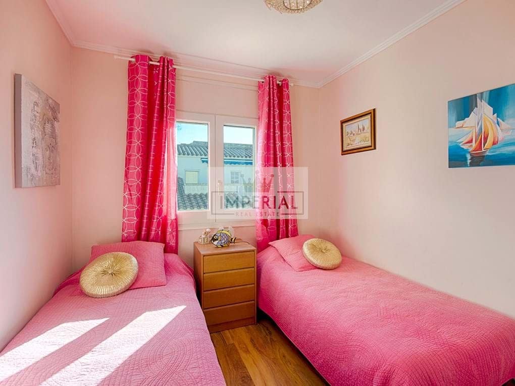 4 slaapkamer Huis te koop in Empuriabrava met zwembad garage - € 525.000 (Ref: 9877468)