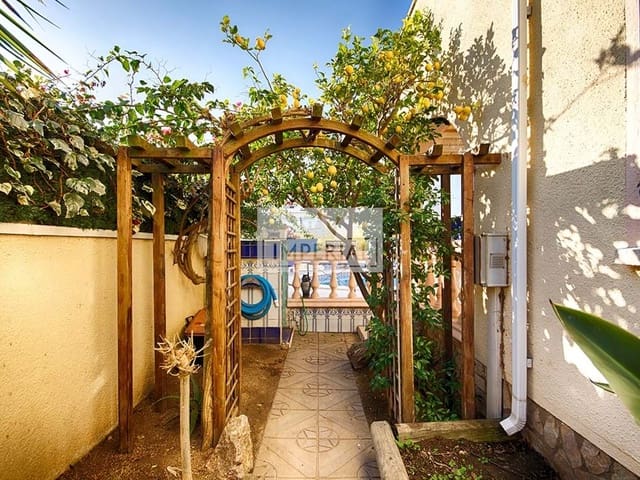 Casa de 4 habitaciones en Empuriabrava, Castelló d'Empúries en venta con piscina garaje - 525.000 € (Ref: 9877468)