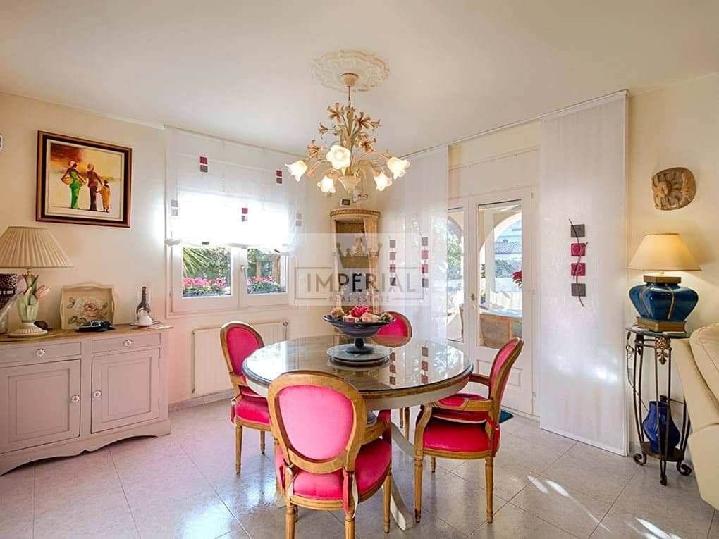 4 slaapkamer Huis te koop in Empuriabrava met zwembad garage - € 525.000 (Ref: 9877468)