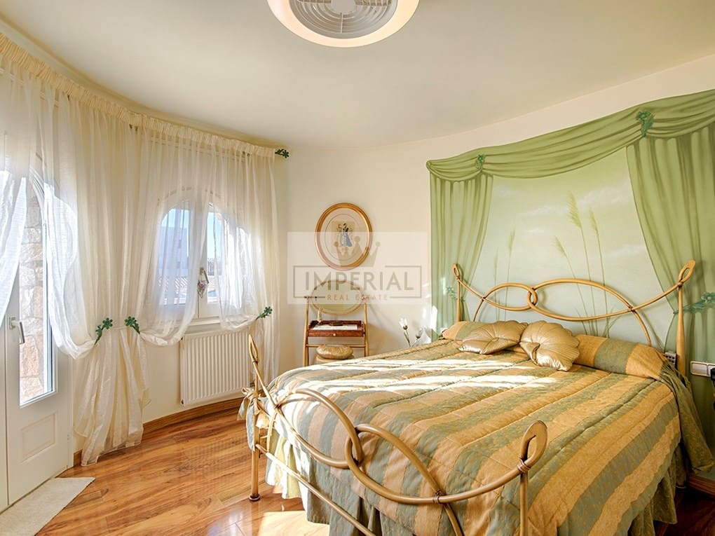 4 slaapkamer Huis te koop in Empuriabrava met zwembad garage - € 525.000 (Ref: 9877468)