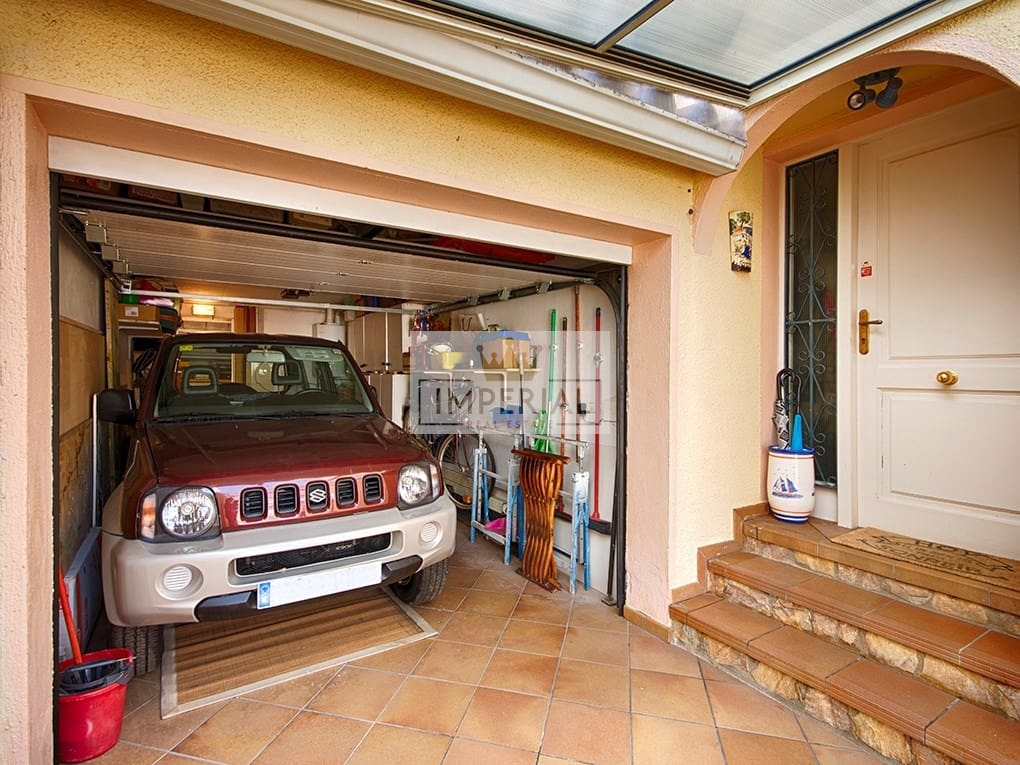 4 slaapkamer Huis te koop in Empuriabrava met zwembad garage - € 525.000 (Ref: 9877468)