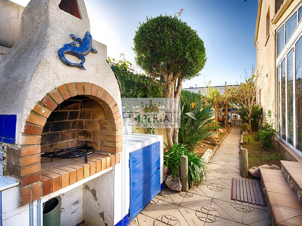 4 slaapkamer Huis te koop in Empuriabrava met zwembad garage - € 525.000 (Ref: 9877468)