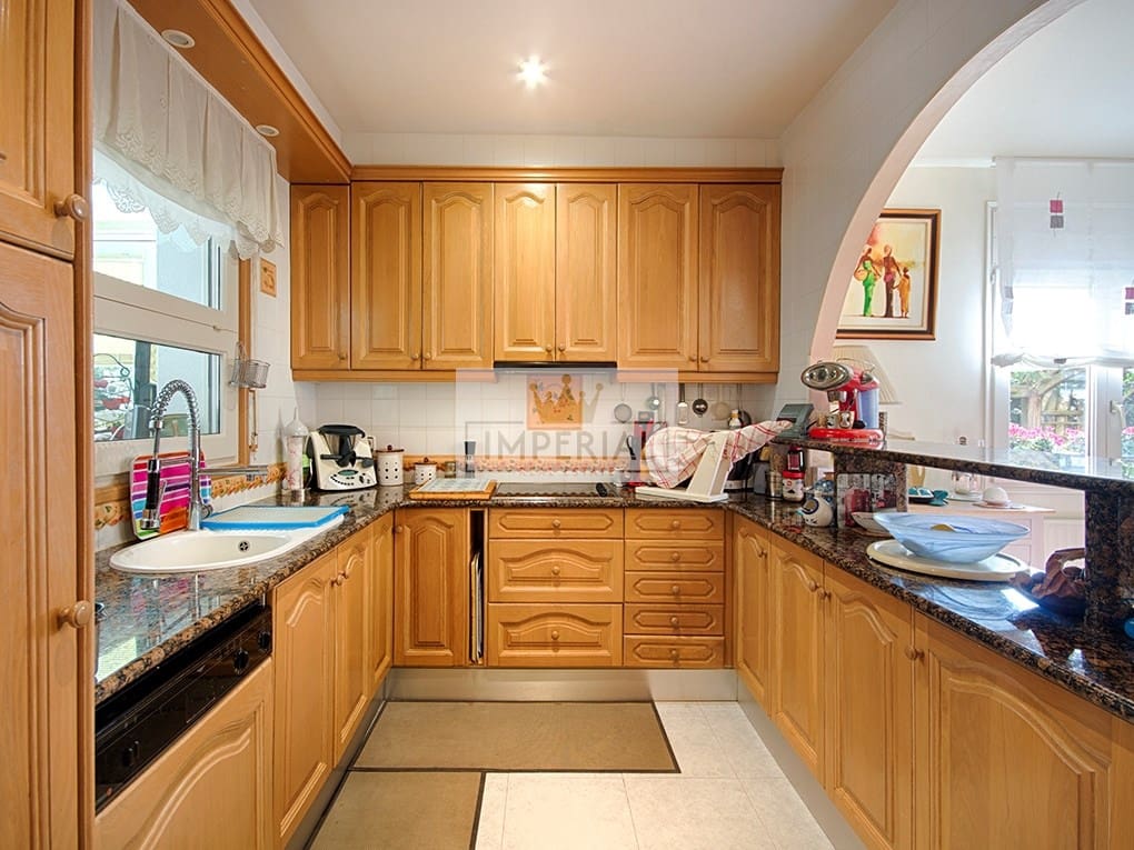4 slaapkamer Huis te koop in Empuriabrava met zwembad garage - € 525.000 (Ref: 9877468)