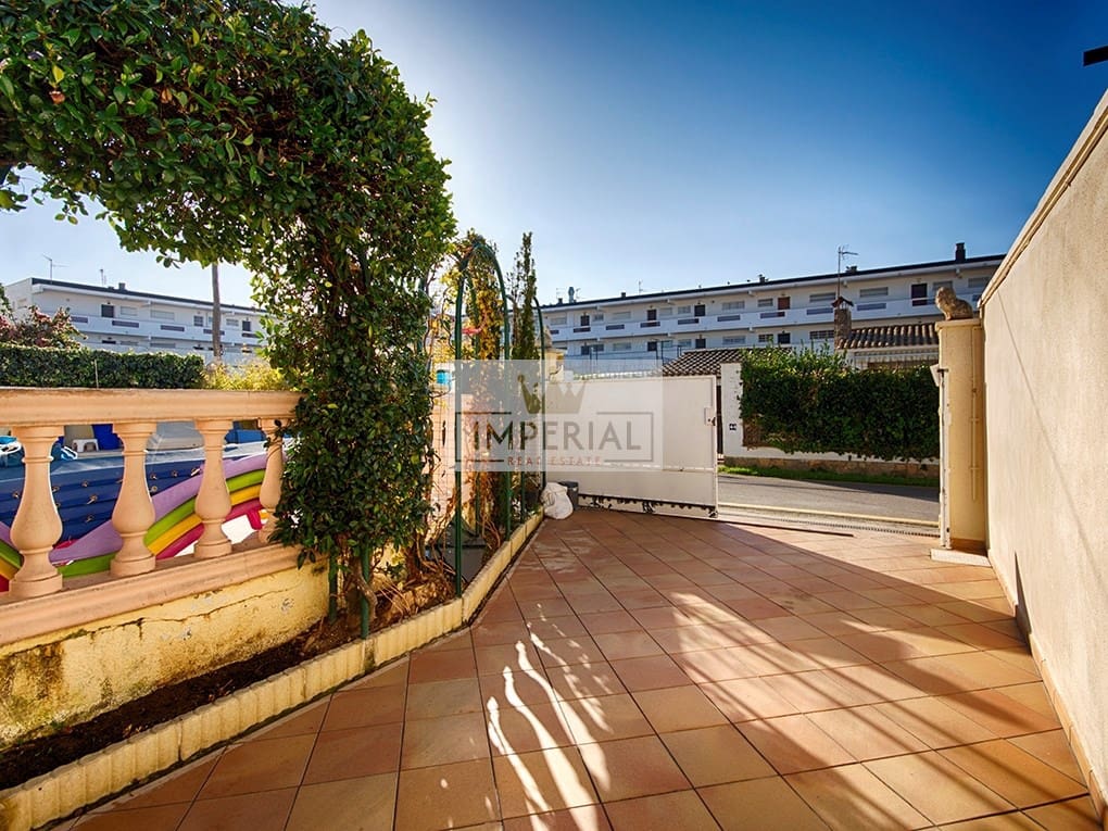 4 slaapkamer Huis te koop in Empuriabrava met zwembad garage - € 525.000 (Ref: 9877468)